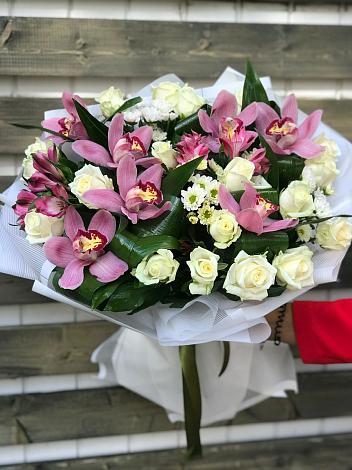 Букет цветов из: Розы и Хризантемы в Липках