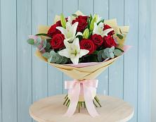 Букет цветов из:  Лилии и Розы в Липках