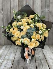 Букет цветов из:  Розы и Лизиантусы в Липках