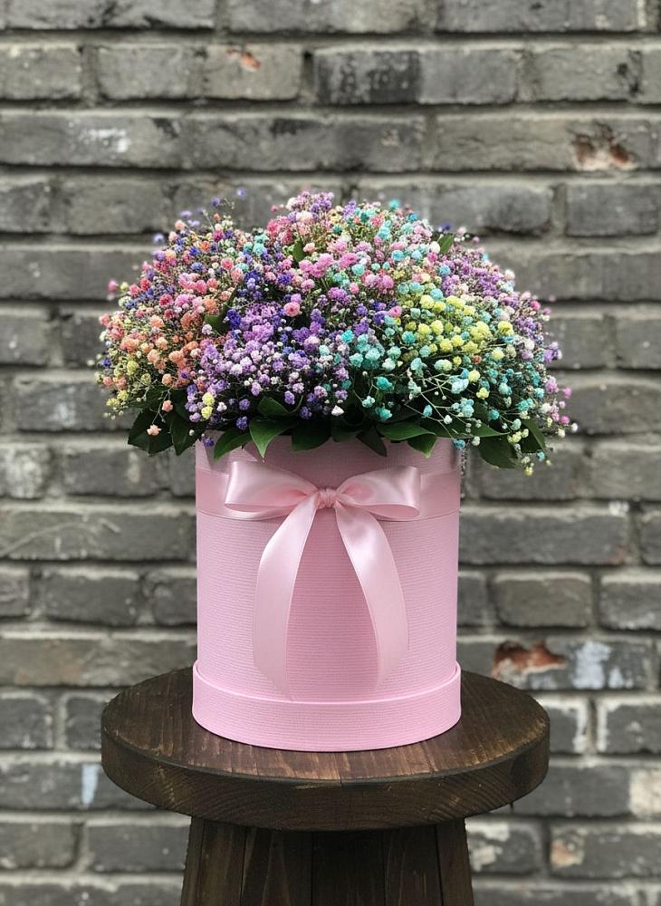 Цветочная композиция из Гипсофила и Розы в шляпной коробке в Липках