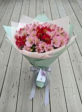 Букет цветов из:  Альстромерии в Липках