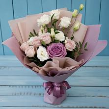 Букет цветов из:  Розы и Лизиантусы в Липках