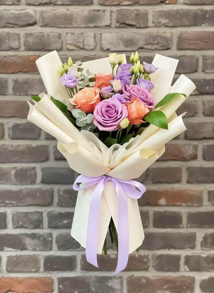 Букет цветов из: Лизиантусы и Розы в Липках