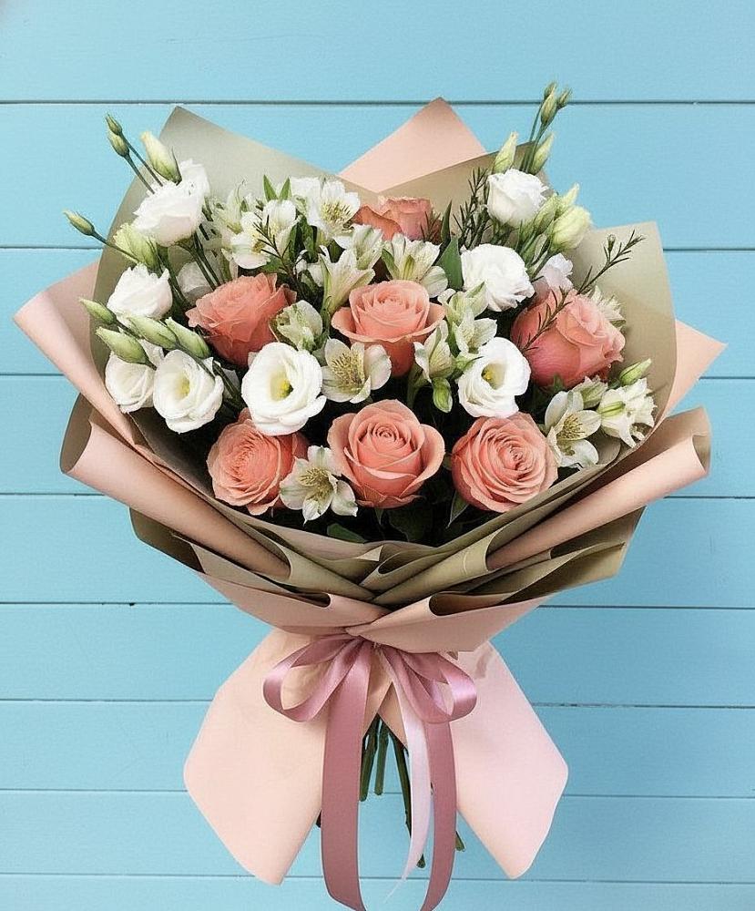 Букет цветов из: Розы, Альстромерии и Лизиантусы в Липках