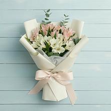Букет цветов из:  Альстромерии в Липках