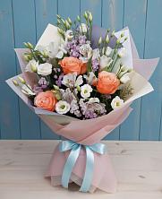 Букет цветов из:  Лизиантусы, Розы, Альстромерии и Гипсофила в Липках