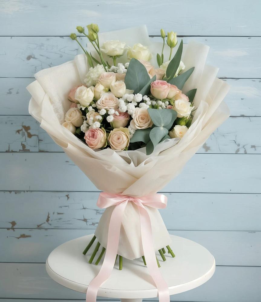 Букет цветов из: Розы и Лизиантусы в Липках