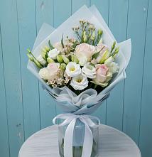 Букет цветов из:  Розы и Лизиантусы в Липках