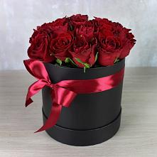 Цветочная композиция из Розы в шляпной коробке в Липках