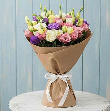 Букет цветов из:  Лизиантусы в Липках