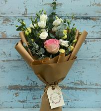 Букет цветов из:  Розы и Лизиантусы в Липках