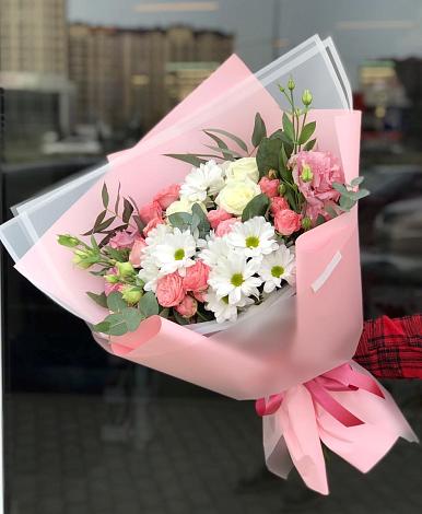 Букет цветов из: Розы, Лизиантусы и Хризантемы в Липках