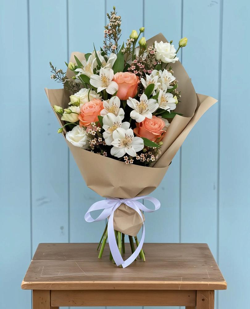 Букет цветов из: Альстромерии, Лизиантусы, Розы и Хризантемы в Липках