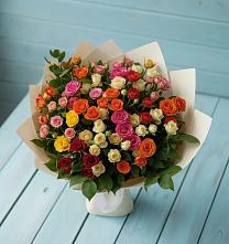 Букет Микс из разноцветных кустовых роз в Липках