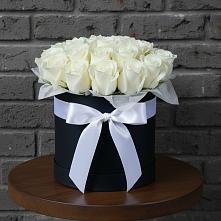 Цветочная композиция из Розы в шляпной коробке в Липках